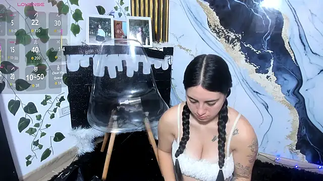 Snapshot of brittanyy20 chatting on January 17, 2026, 9:35 am brittanyy20 online show from January 17, 2026, 9:35 am