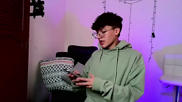 bellmontneon online show from November 12, 2025, 11:25 am