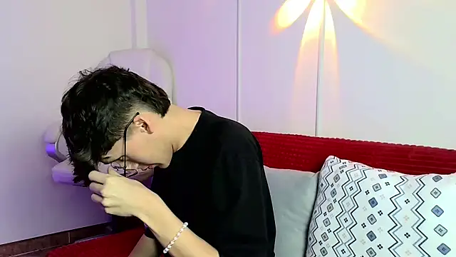 bellmontneon online show from October 15, 2025, 11:18 am