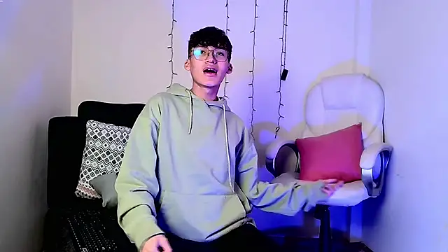 bellmontneon online show from November 4, 2025, 11:14 am