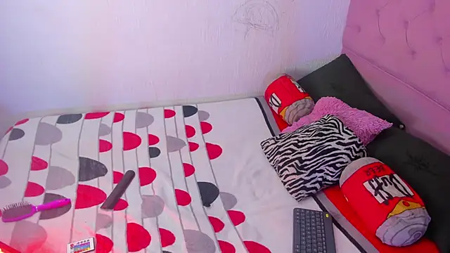 Celestepaige   online show from October 28, 2025, 2:27 pm