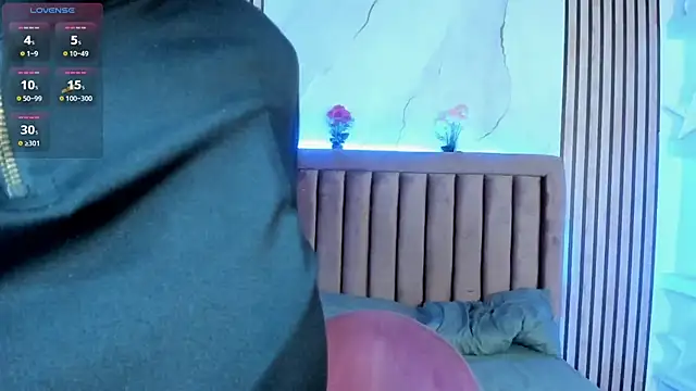 Snapshot of LunaWiill_ chatting on October 13, 2025, 7:48 pm LunaWiill online show from October 13, 2025, 7:48 pm