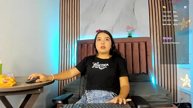 Snapshot of LunaWiill_ chatting on October 29, 2025, 12:26 pm LunaWiill online show from October 29, 2025, 12:26 pm