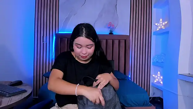 Snapshot of LunaWiill_ chatting on October 30, 2025, 12:25 pm LunaWiill online show from October 30, 2025, 12:25 pm