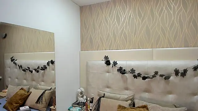 AlaiaCastle online show from November 8, 2025, 11:47 am