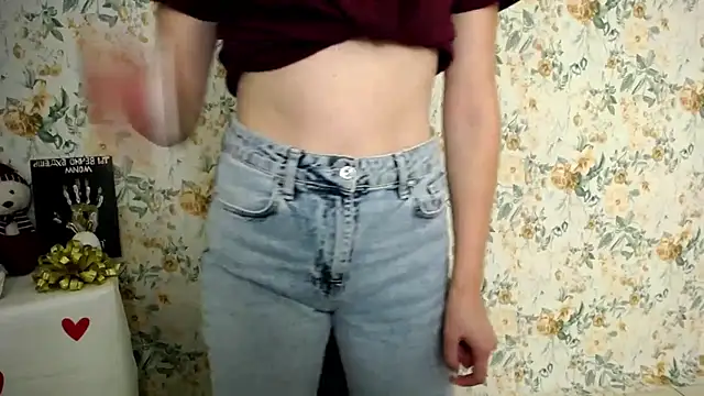 Snapshot of Milana_Cutie_ chatting on September 20, 2025, 6:51 am Milana Cutie  online show from September 20, 2025, 6:51 am