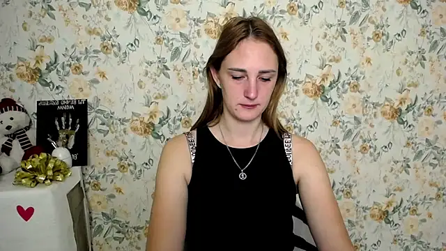 Snapshot of Milana_Cutie_ chatting on October 3, 2025, 5:53 am Milana Cutie  online show from October 3, 2025, 5:53 am