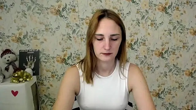 Snapshot of Milana_Cutie_ chatting on October 20, 2025, 6:04 am Milana Cutie  online show from October 20, 2025, 6:04 am