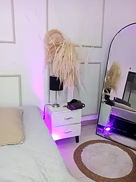 Violet and Paul online show from October 24, 2025, 3:38 am