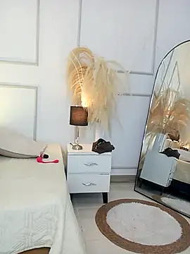 Violet and Paul online show from October 19, 2025, 3:20 am