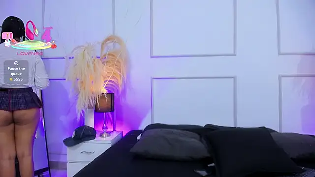 Violet and Paul online show from October 15, 2025, 3:38 am