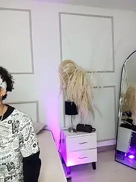 Violet and Paul online show from October 25, 2025, 3:38 am