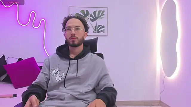 Violet and Paul online show from October 9, 2025, 1:50 am