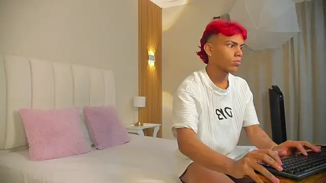 Snapshot of enzo_carter chatting on October 7, 2025, 1:23 pm enzo carter online show from October 7, 2025, 1:23 pm