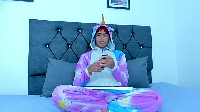 Snapshot of enzo_carter chatting on September 20, 2025, 2:11 pm enzo carter online show from September 20, 2025, 2:11 pm