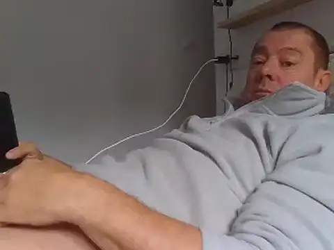 Snapshot of hugoboys4576 chatting on October 29, 2025, 11:20 am hugoboys4576 online show from October 29, 2025, 11:20 am