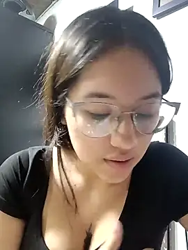 Snapshot of Alice_Reyes_ chatting on September 21, 2025, 10:04 pm Alice Reyes online show from September 21, 2025, 10:04 pm