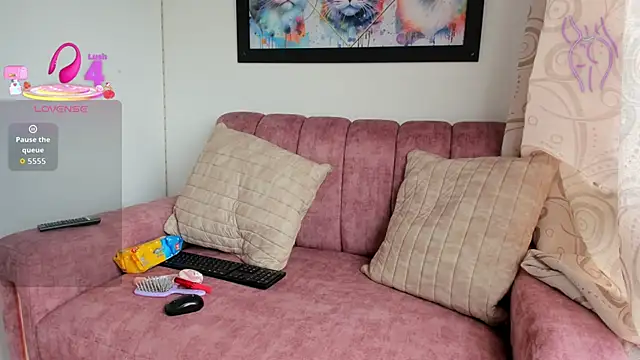 Snapshot of Flufi_740 chatting on October 6, 2025, 6:19 pm Flufi 740 online show from October 6, 2025, 6:19 pm