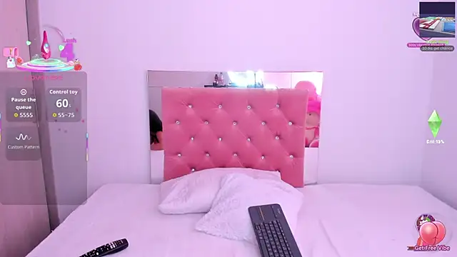 CatalinaBel online show from October 31, 2025, 7:10 pm