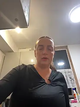 Snapshot of QueenStacyxox chatting on October 3, 2025, 9:05 pm QueenStacyxox online show from October 3, 2025, 9:05 pm