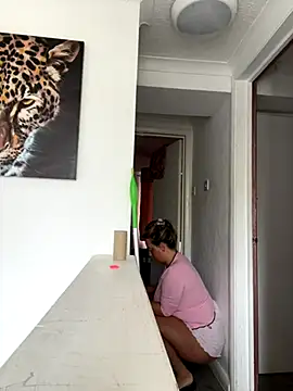 Snapshot of QueenStacyxox chatting on October 1, 2025, 10:41 am QueenStacyxox online show from October 1, 2025, 10:41 am