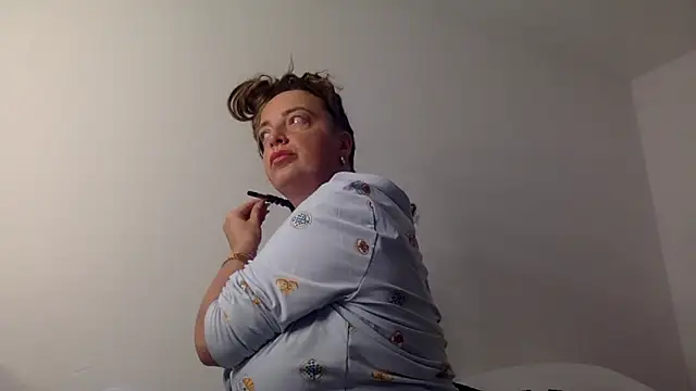 Snapshot of QueenStacyxox chatting on November 2, 2025, 8:08 am QueenStacyxox online show from November 2, 2025, 8:08 am