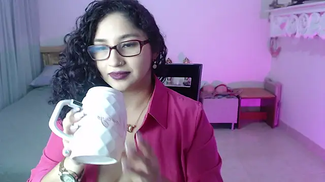 Snapshot of Gia_Dior chatting on October 3, 2025, 12:03 am Gia Dior online show from October 3, 2025, 12:03 am