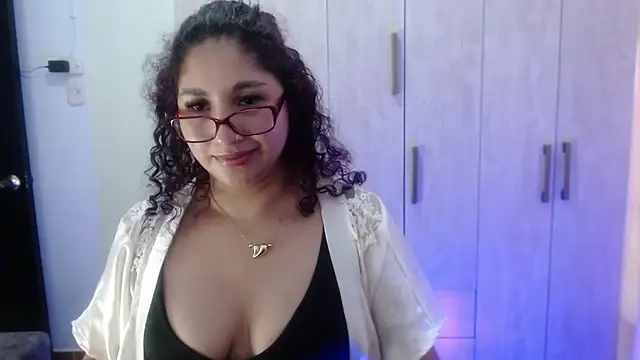 Snapshot of Gia_Dior chatting on October 29, 2025, 12:04 pm Gia Dior online show from October 29, 2025, 12:04 pm