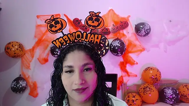 Snapshot of Gia_Dior chatting on October 10, 2025, 12:44 am Gia Dior online show from October 10, 2025, 12:44 am