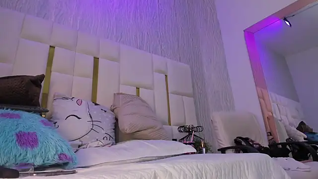 Snapshot of mia_vy chatting on May 9, 2026, 8:34 pm mia vy online show from May 9, 2026, 8:34 pm