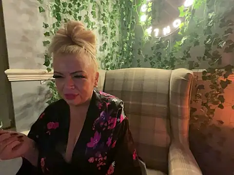 Snapshot of BonnyDesire chatting on October 29, 2025, 7:35 pm BonnyDesire online show from October 29, 2025, 7:35 pm