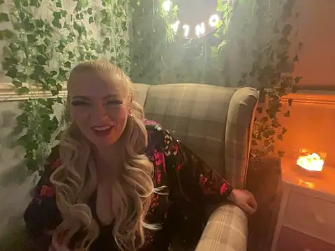 Snapshot of BonnyDesire chatting on November 6, 2025, 8:13 pm BonnyDesire online show from November 6, 2025, 8:13 pm