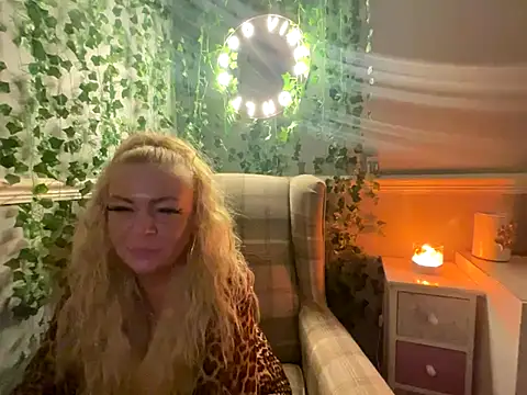 Snapshot of BonnyDesire chatting on October 2, 2025, 6:33 pm BonnyDesire online show from October 2, 2025, 6:33 pm