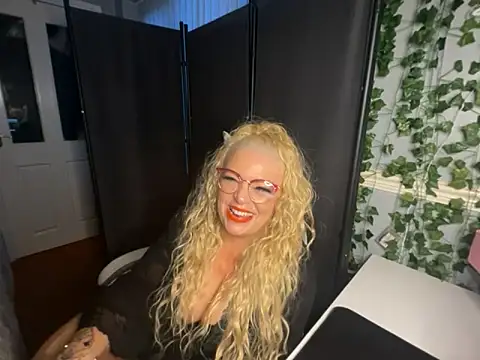 BonnyDesire online show from April 8, 2026, 7:04 pm