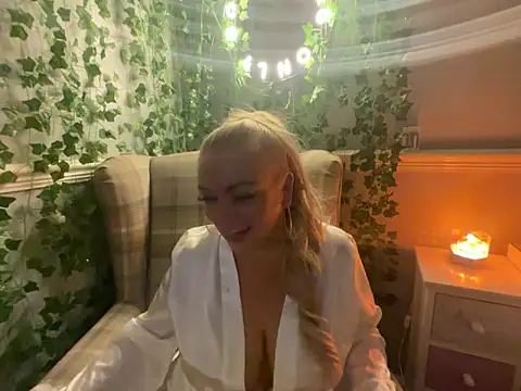 Snapshot of BonnyDesire chatting on October 21, 2025, 6:51 pm BonnyDesire online show from October 21, 2025, 6:51 pm