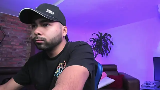 Snapshot of Hot_Threesomee chatting on October 8, 2025, 1:12 pm Hot Threesomee online show from October 8, 2025, 1:12 pm