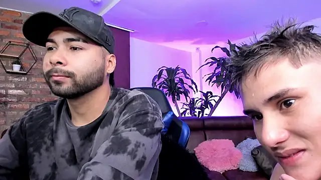 Snapshot of Hot_Threesomee chatting on October 10, 2025, 1:12 pm Hot Threesomee online show from October 10, 2025, 1:12 pm