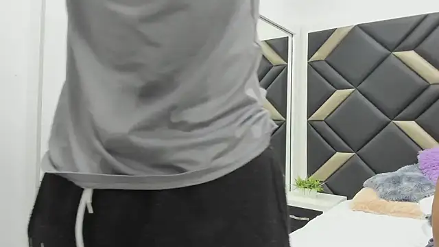 Snapshot of Hot_Threesomee chatting on October 30, 2025, 1:20 pm Hot Threesomee online show from October 30, 2025, 1:20 pm