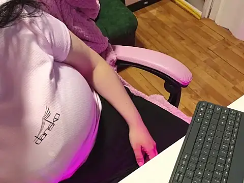 valery cute 18 online show from January 6, 2026, 10:52 am