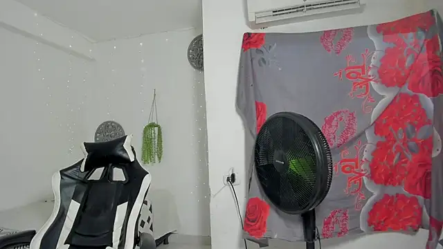 Dakota x18 online show from November 8, 2025, 8:23 pm