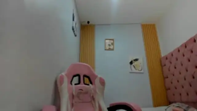 Dakota x18 online show from October 15, 2025, 8:06 pm