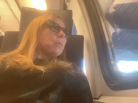 JenyJansi online show from September 19, 2025, 3:38 pm