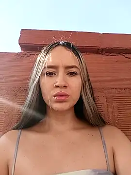 Shairaclark  online show from October 19, 2025, 9:39 pm