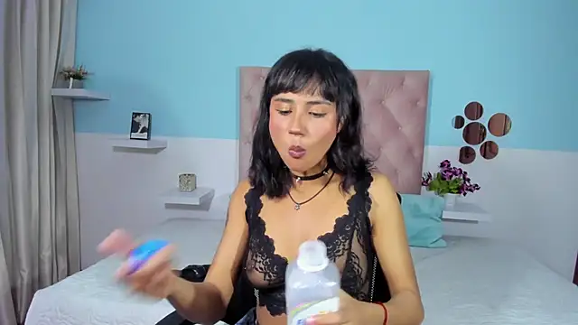 Snapshot of Lola_Purple chatting on October 12, 2025, 3:19 am Lola Purple online show from October 12, 2025, 3:19 am