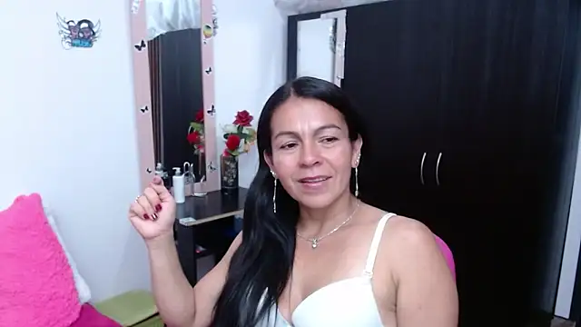 Snapshot of camilavargas_ chatting on October 12, 2025, 11:06 pm camilavargas online show from October 12, 2025, 11:06 pm