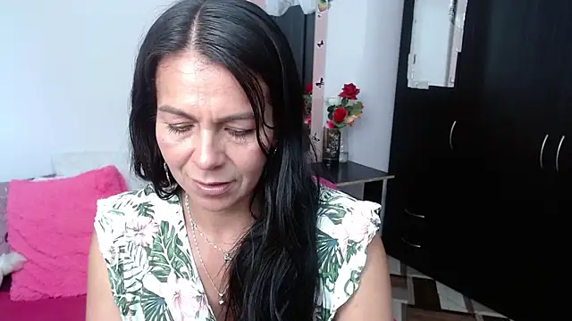 Snapshot of camilavargas_ chatting on October 2, 2025, 9:40 pm camilavargas online show from October 2, 2025, 9:40 pm