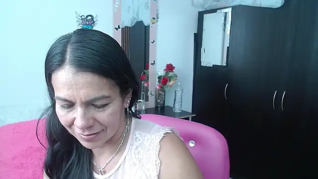 Snapshot of camilavargas_ chatting on October 3, 2025, 9:16 pm camilavargas online show from October 3, 2025, 9:16 pm