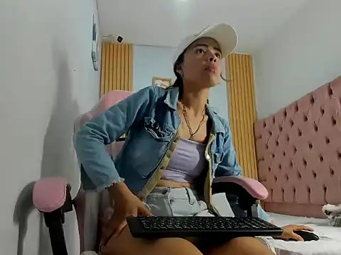 Naomis 35 online show from October 20, 2025, 7:47 pm