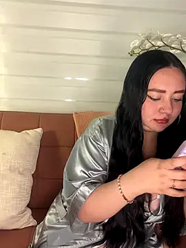 Ssusann Pink online show from October 24, 2025, 4:22 am