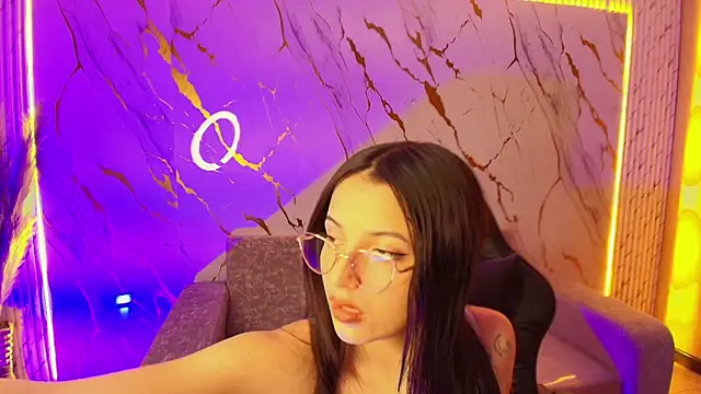 sophiadoll tf online show from September 28, 2025, 1:29 pm